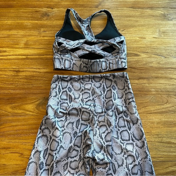 Onzie Womens Set Warrior Sports Bra Yoga Leggings Exercise Workout Snake Print - Picture 14 of 14